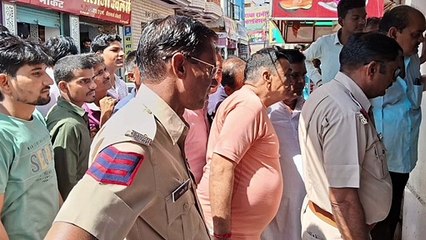 Video News-  पहले तोड़े दुकान के ताले, गिराया शटर, फिर आराम से समेटा माल