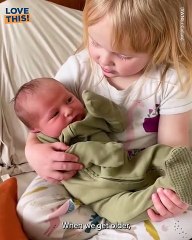 #CutenessOverload: You Can't Help But Smile Watching This Cute Sister-Baby Duo!