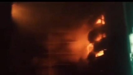 गाज़ीपुर: कपड़े की दुकान में लगी भीषण आग, देखिये लाइव तांडव