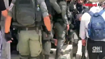 Dünya bu görüntüleri konuşuyor! İsrail Mescid-i Aksa'ya saldırdı