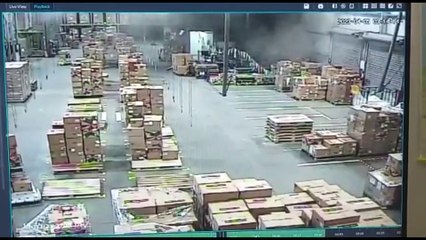 لحظة سقوط صاروخ على مصنع في مستوطنة سديروت