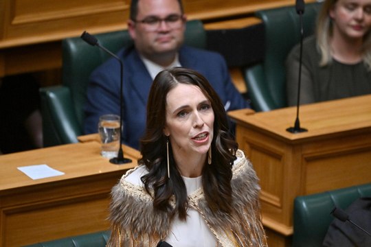 Ardern reivindica al despedirse que se puede ser sensible y liderar