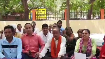 मैनपुरी: पीएम आवास योजना का नहीं मिला लाभ, भूख हड़ताल पर बैठे दिव्यांग