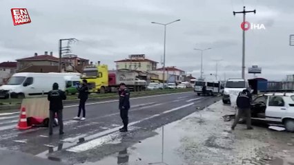 Tekirdağ'da otomobil ile minibüsün çarpıştığı feci kaza kamerada