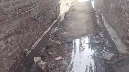 मैनपुरी: धरातल पर ध्वस्त हुआ स्वच्छता अभियान, जलभराव की समस्या से जूझ रहे ग्रामीण