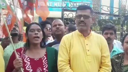 দঃদিনাজপুরঃ সুকান্তর পোষ্টার খোলা নিয়ে বিতর্ক! পুরসভা ঘেরাও বিজেপির