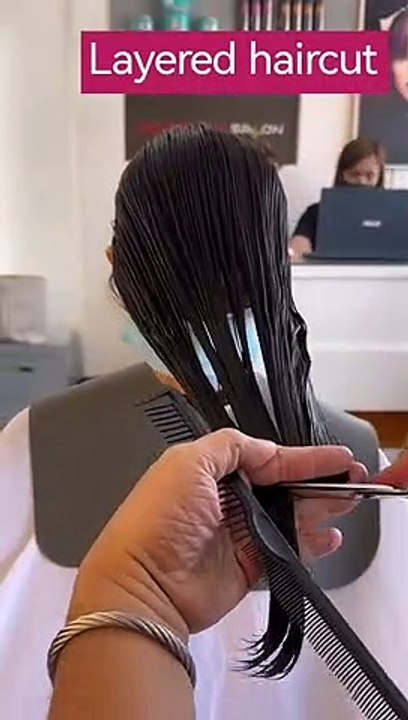 horizontal cut crease shaggy hairstyle | layered haircut at home