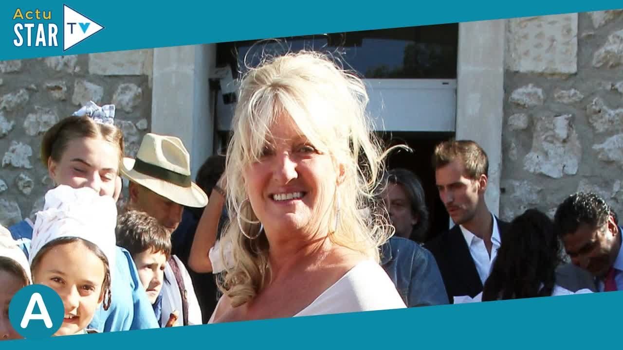 PHOTOS Charlotte de Turckheim : Robe bustier, chevaux et invités grandioses... un mariage fabuleux a