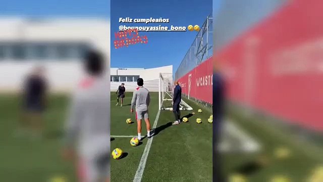 Los dos golazos de Suso a Bono y Dmitrovic en el entrenamiento del Sevilla