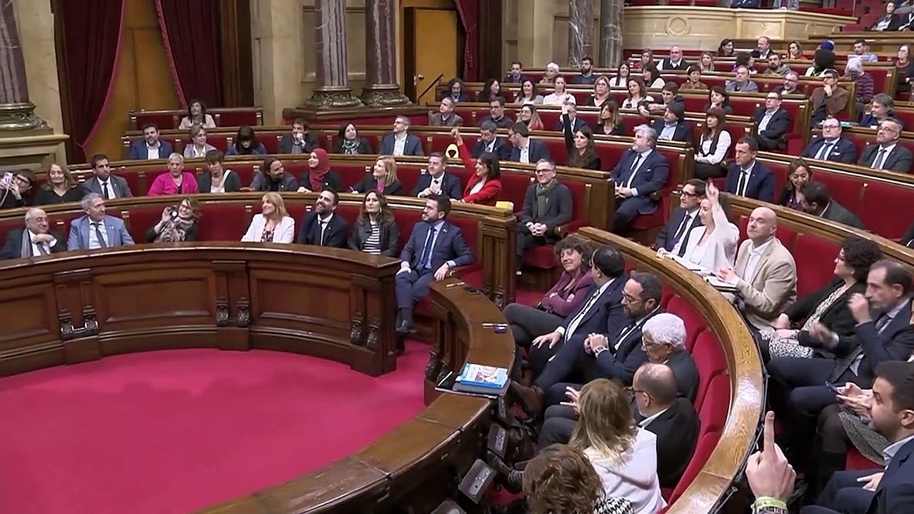 El PSC ganaría las elecciones catalanas mejorando con 34-40 escaños y ERC lograría de 29 a 34