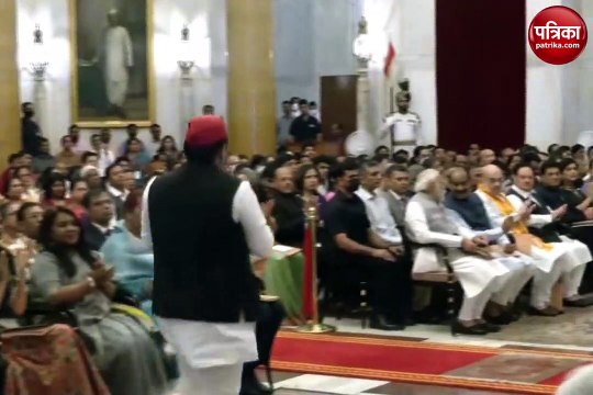 Video: मुलायम सिंह यादव को मरणोपरांत पद्म विभूषण, बेटे अखिलेश ने लिया अवार्ड