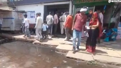 शिवपुरी: बैंक के बाहर जमा हो रहा गंदा पानी, लोग हो रहे परेशान