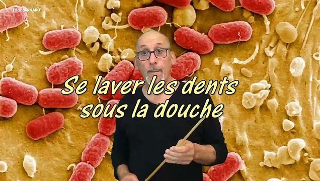 Se laver les dents sous la douche ? Danger !