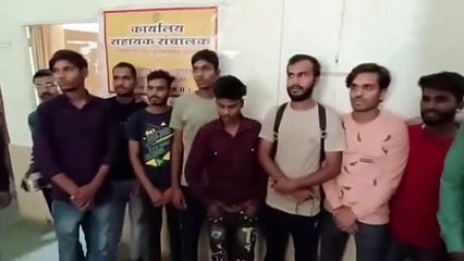 साहब, इस खाने में कीड़े हैं, कैसे खा सकते हैं इसे
