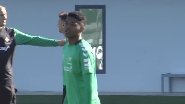 El Real Betis prepara el partido de este domingo ante el Cádiz
