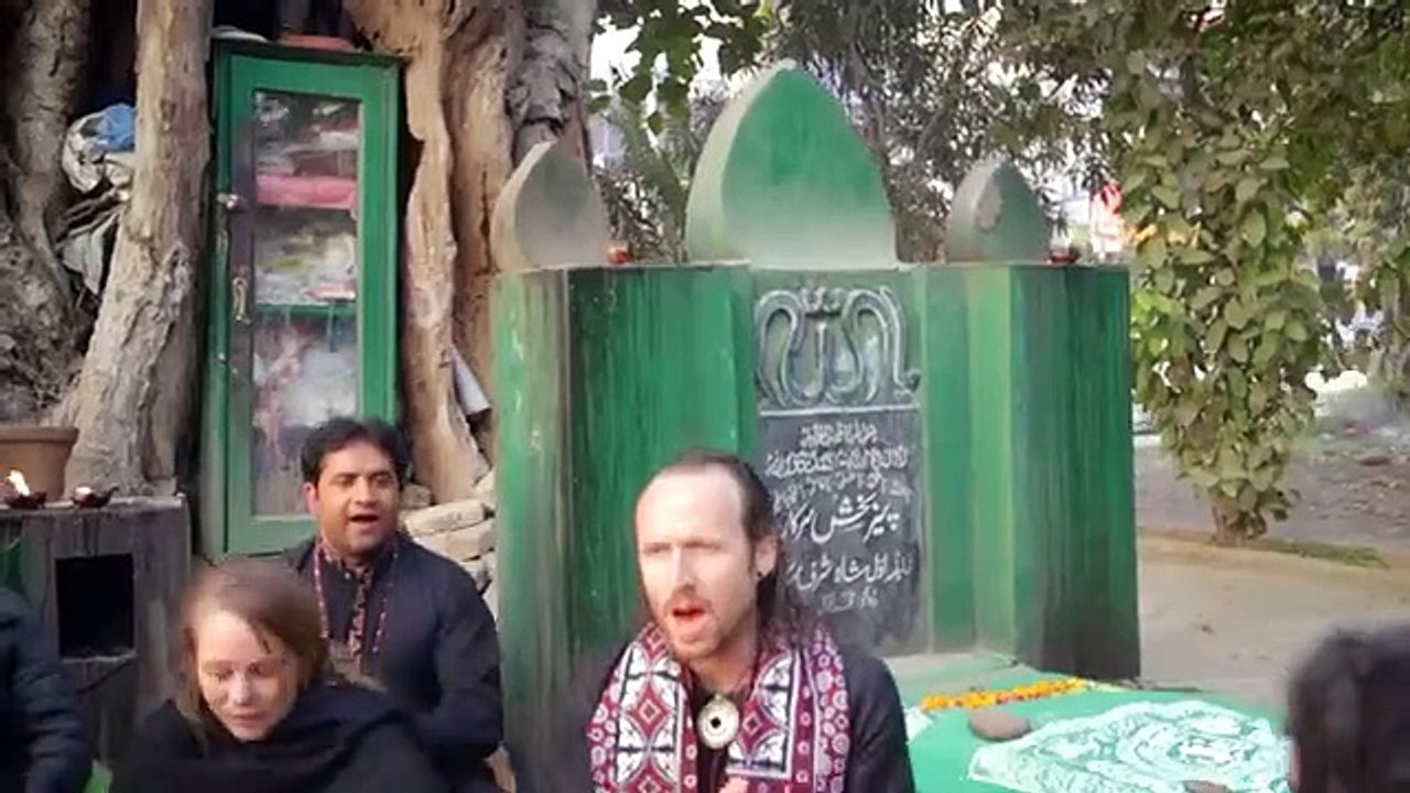 Kali Kamalia by Fanna-Fi-Allah Qawwali in Islamabad