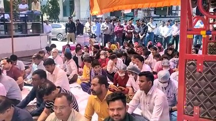 आईएमए डॉक्टर्स ने गुलाल डालकर मनाई खुशी