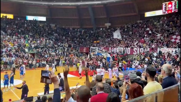 Libertas-Pielle 72-56, la gioia dei tifosi amaranto (Video di Francesco Ingardia)