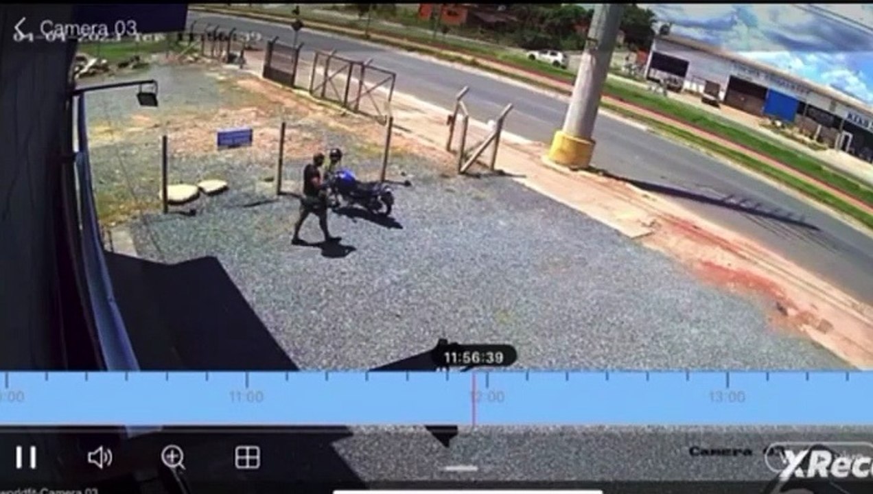 Câmera flagra atropelamento de irmãs; assista
