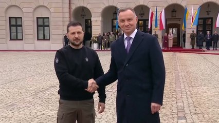 젤렌스키, 폴란드 도착...전쟁 후 첫 바르샤바 공식 방문 / YTN