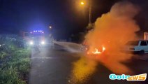 Bombeiros apagam fogo em veículo em Goioerê