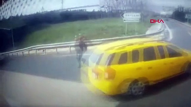 'Dur' ihtarına uymayan sürücü polise çarpıp kaçtı