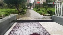 İzmir, dolu yağışıyla beyaza büründü