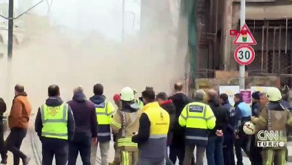 Son dakika... Karaköy'de 5 katlı bina çöktü!