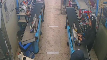 3 MARKETİ SOYAN ŞÜPHELİ, ELİNDEKİ DÖVMELERDEN TESPİT EDİLİP, YAKALANDI