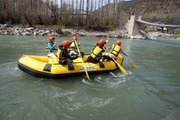 Kar sularında rafting heyecanı