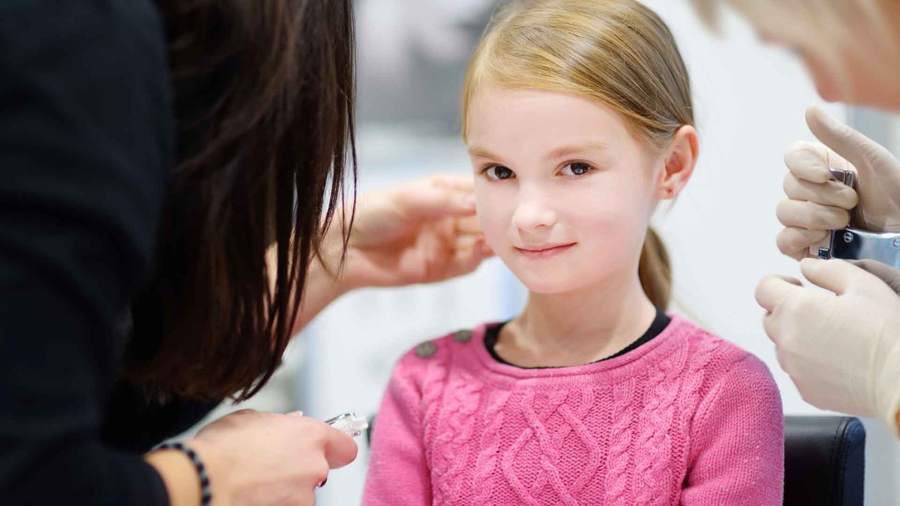 Ohrlöcher stechen beim Kind: Das Wichtigste zu Alter und Pflege