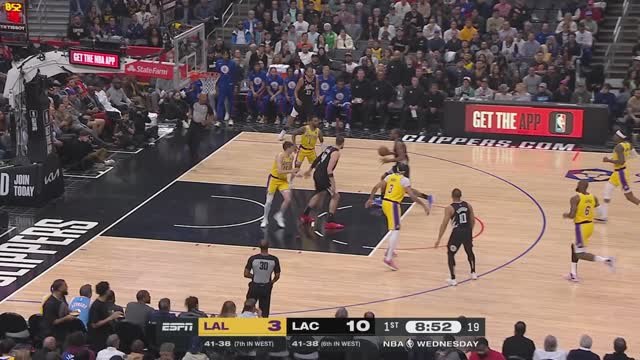 Clippers beat Lakers to boost playoff ambitions