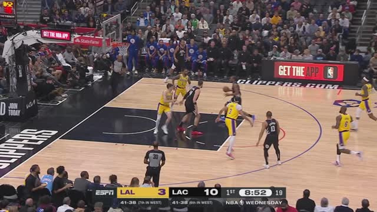 Clippers beat Lakers to boost playoff ambitions