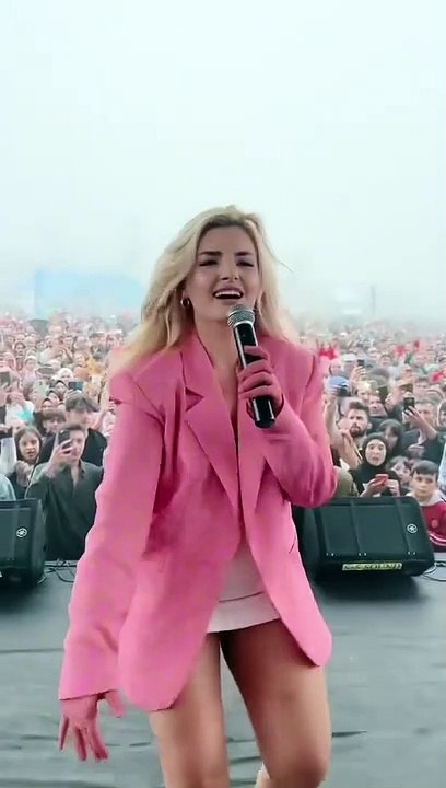 Tiktok fenomeni Begüm Polat’tan İmamoğlu ve Kılıçdaroğlu’na gönderme: Konserimin muhalefetin Trabzon mitinginden daha kalabalık olması şoku