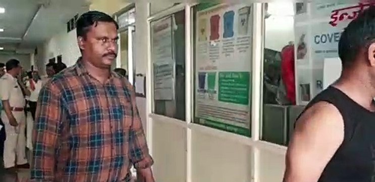 Staff on the police team that went to arrest the accused of forest felling, 4 constables injured