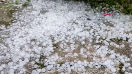 İZMİR, DOLU YAĞIŞIYLA BEYAZA BÜRÜNDÜ