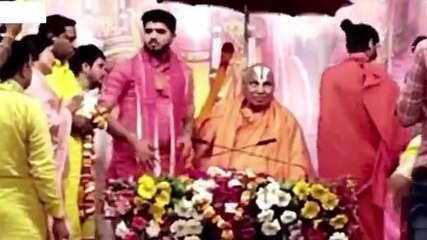 आगरा: स्वामी रामभद्राचार्य ने मुलायम सिंह और काशीराम पर की विवादित टिप्पणी, दिया यह नारा