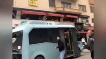 İstanbul'un ortasında minibüsçü kavgası! Yolcuları indirip birbirlerine sopalarla saldırdılar