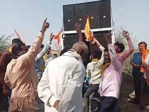 वीडियो : पदयाञा पर नाचते-गाते हुए रवाना