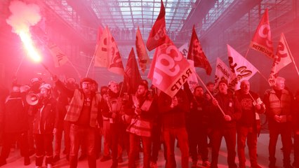 Retraites : « On est là ! », des cheminots envahissent brièvement le siège de BlackRock à Paris