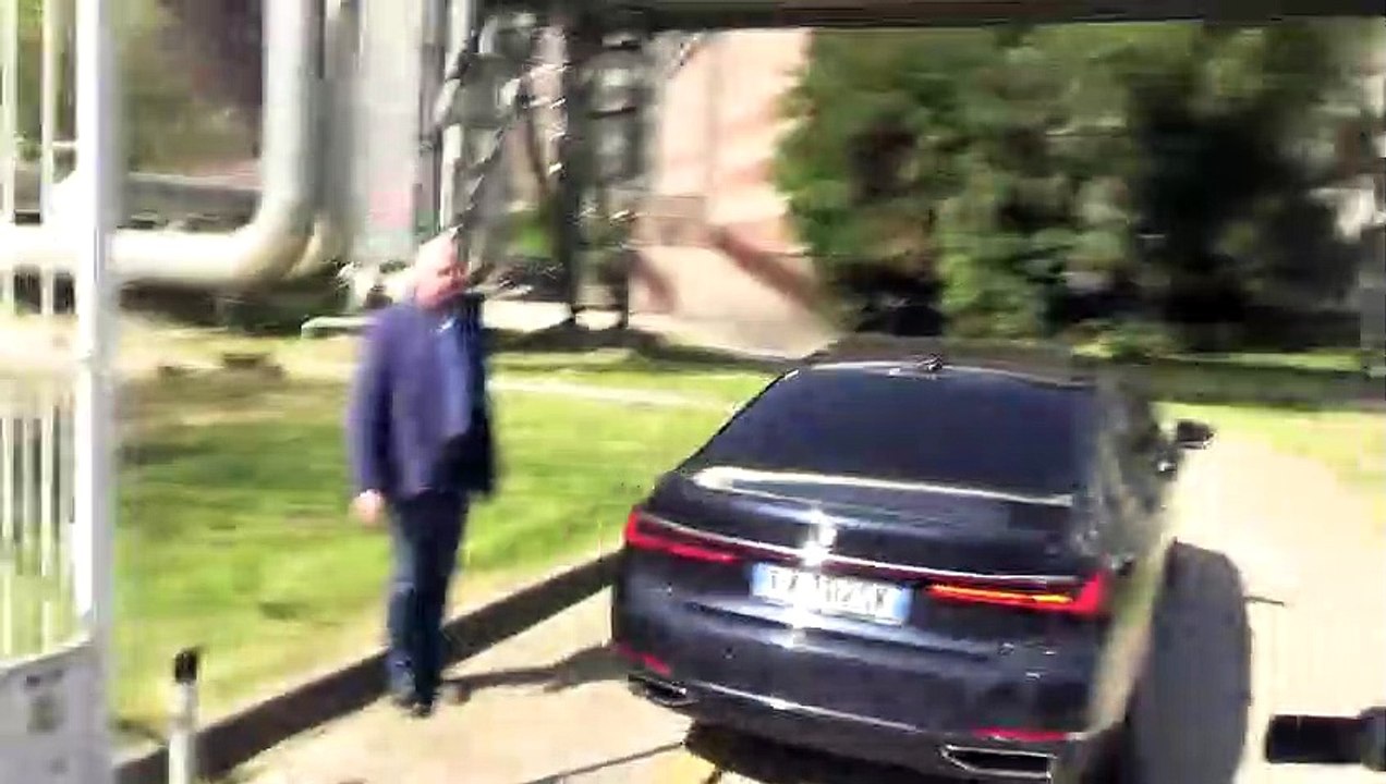 Berlusconi, i figli Marina e Luigi, assieme al fratello Paolo, lasciano il San Raffaele