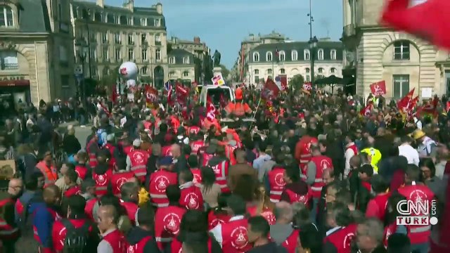 Fransa’yı şoke eden anket: Aşırı sağcı Le Pen, Macron'un 10 puan önünde