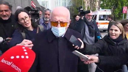 Berlusconi, Confalonieri all'uscita dal San Raffaele: "Siamo più ottimisti"