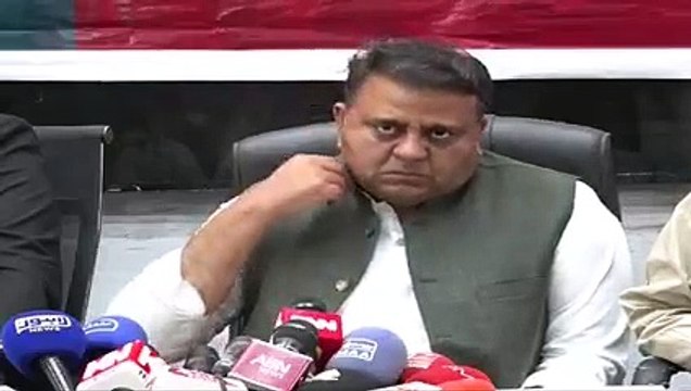 قراردادوں سے سپریم کورٹ کے فیصلے ختم نہیں ہوتے، اگررانا ثناء اللہ آئین کو ریفر کریں تو آپ نے انھیں سیریس نہیں لینا، فواد چودھری کی نہایت تہلکہ خیز پریس کانفرنس #publicnews #breakingnews #pakistannews #expressnews