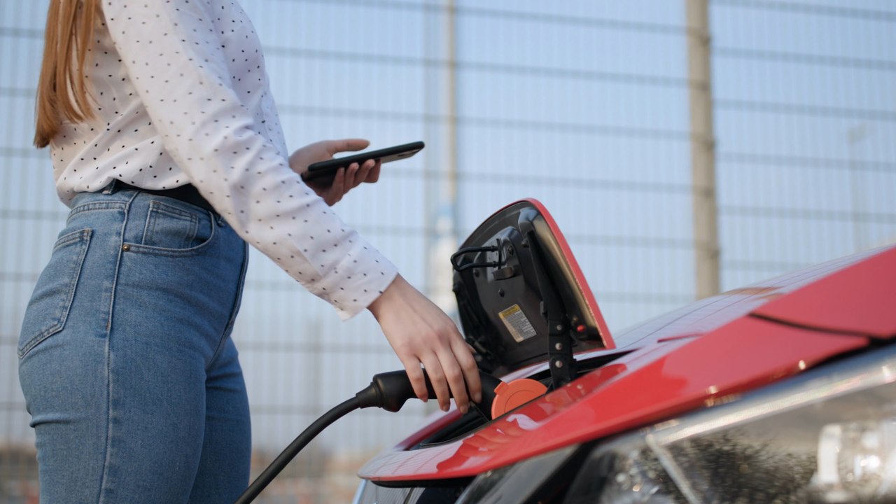 Household bills: How an electric vehicle could save you £200 a month on your energy bills