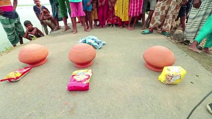 গ্রামের সবাইকে নিয়ে মজার ফুড গেম _ চোখ বেধে হাড়ি ভাঙলেই জিতে যাবে মজার খাবার _ Funny Food Game