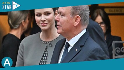 PHOTOS Albert et Charlene de Monaco : Gestes et regards tendres, la princesse chicissime pour souten