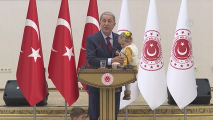 Bakan Akar'dan "Mehmetçiğin moral ve motivasyonunu bozmayın" uyarısı