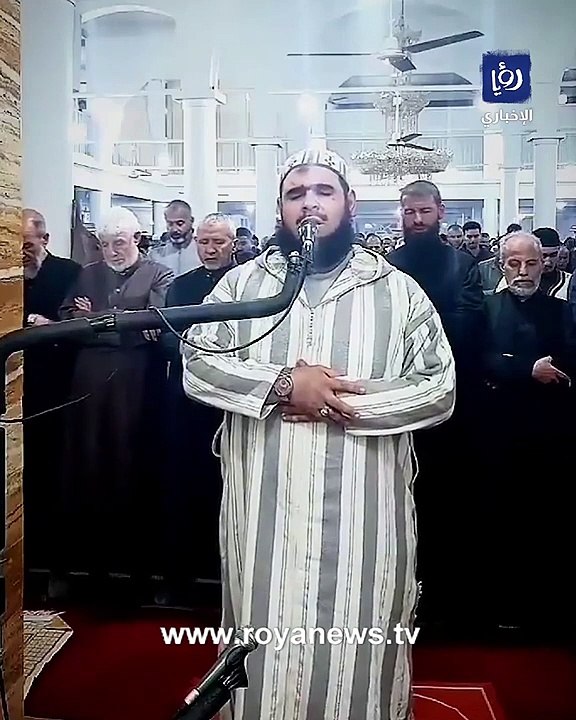 الجزائر تكرم الشيخ وليد مهساس بعد احتضانه "قطا" أثناء الصلاة