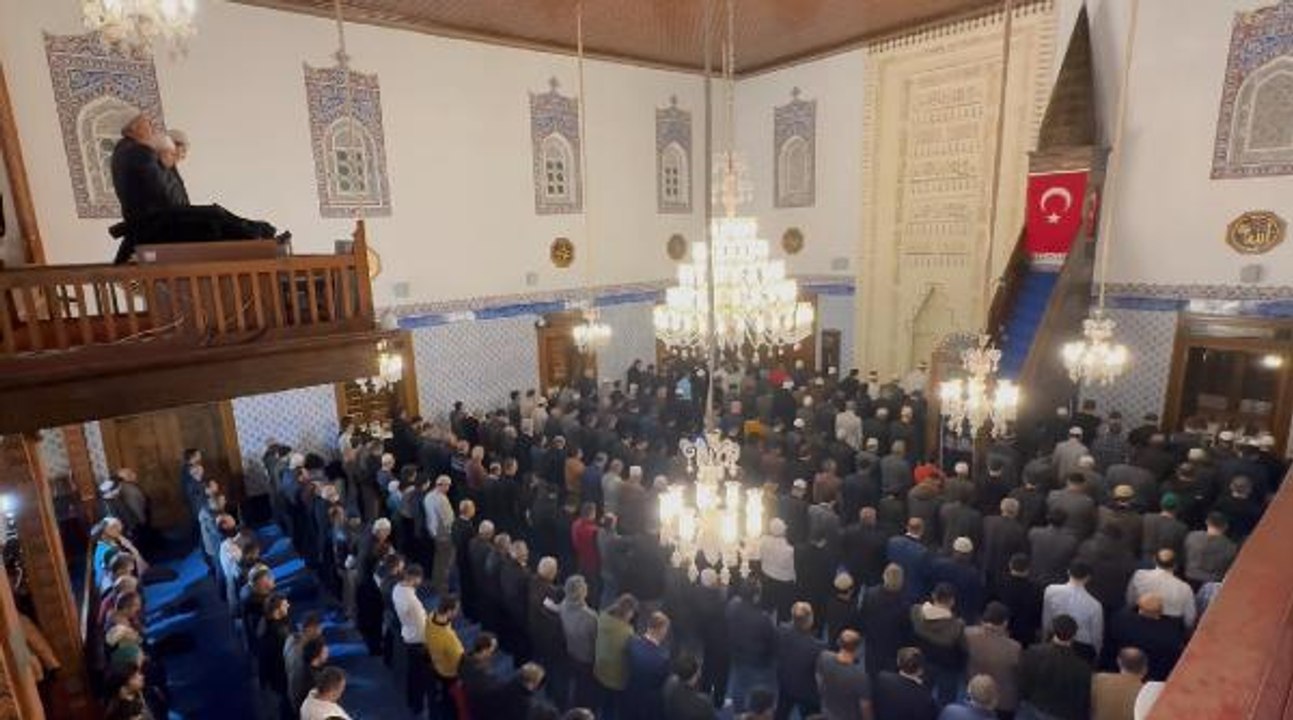 ALİ ERBAŞ, HACI BAYRAM-I VELİ CAMİİ'NDE TERAVİH NAMAZI KILDIRDI